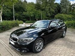 Schwarz Gebraucht 2020 BMW 330e Sport Line Kombi | 24.390 € (Fairer Preis)