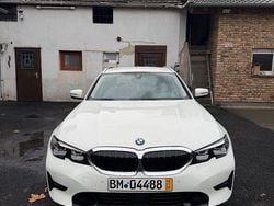 Weiß Gebraucht 2021 BMW 318 Advantage Kombi | 22.999 € (Guter Preis)