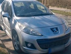 Silber Gebraucht 2011 Peugeot 307 Kleinwagen | 999 €