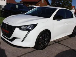 Weiß Gebraucht 2022 Peugeot 208 Allure Kleinwagen | 15.900 € (Etwas zu teuer)
