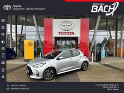 Silber Gebraucht 2022 Toyota Yaris Hybrid Team Limousine | 19.990 € (Fairer Preis)