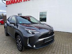 Grau Gebraucht 2025 Toyota Yaris Cross SUV | 21.900 €