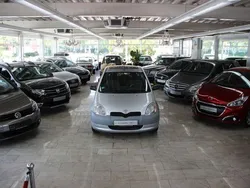 Grau Gebraucht 1999 Toyota Yaris Limousine | 1.850 € (Fairer Preis)