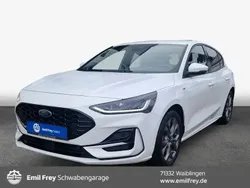 Frozen white Gebraucht 2022 Ford Focus ST-Line Limousine | 20.940 € (Fairer Preis)