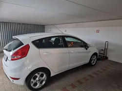 Weiß Gebraucht 2009 Ford Fiesta Ghia Kleinwagen | 3.500 € (Fairer Preis)