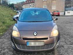 Braun Gebraucht 2011 Renault Grand Scénic III Van / Kleinbus | 2.350 €
