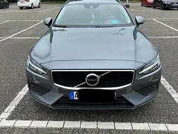 Grau Gebraucht 2018 Volvo V60 Momentum Kombi | 19.400 € (Fairer Preis)