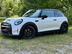 Weiß Gebraucht 2023 Mini Cooper SE Classic Kleinwagen | 21.899 € (Fairer Preis)