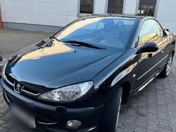 Schwarz Gebraucht 2002 Peugeot 206 CC Cabrio | 700 €
