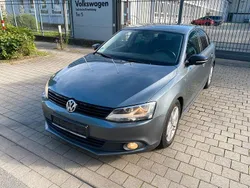 Grau Gebraucht 2012 VW Jetta Match Limousine | 5.999 € (Fairer Preis)