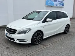Weiß Gebraucht 2011 Mercedes B200 Edition 1 Van / Kleinbus | 10.490 € (Fairer Preis)