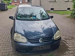 Blau Gebraucht 2005 VW Golf V Kleinwagen | 1.700 € (Fairer Preis)