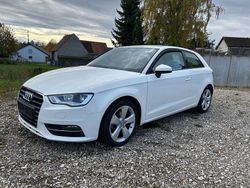 Weiß Gebraucht 2013 Audi A3 Ambition Limousine | 9.600 € (Fairer Preis)