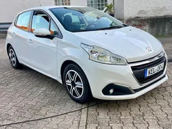 Weiß Gebraucht 2017 Peugeot 208 Kleinwagen | 5.900 € (Fairer Preis)
