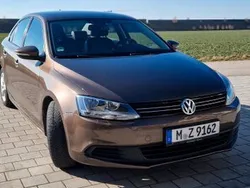 Braun Gebraucht 2012 VW Jetta Highline Limousine | 7.495 € (Fairer Preis)