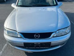 Silber Gebraucht 2001 Opel Vectra Kombi | 950 €