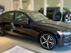 Schwarz metallic Gebraucht 2023 Volvo S60 Plus Limousine | 40.320 € (Teuer)
