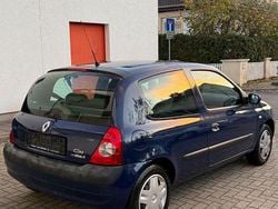 Blau Gebraucht 2006 Renault Clio II Limousine | 1.300 € (Fairer Preis)