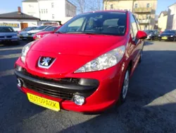 Rot Gebraucht 2009 Peugeot 207 Limousine | 3.790 € (Etwas zu teuer)