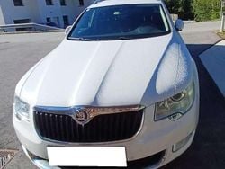 Weiß Gebraucht 2011 Skoda Superb Ambition Kombi | 5.700 € (Superpreis)