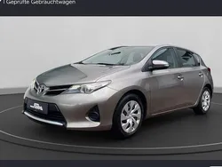 Silber Gebraucht 2013 Toyota Auris Touring Sports Cool Kombi | 8.850 € (Guter Preis)
