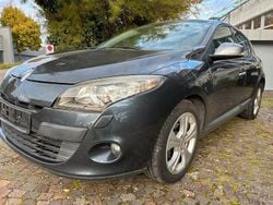 Grau Gebraucht 2009 Renault Mégane Dynamique Limousine | 2.950 € (Fairer Preis)
