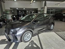 Grau Neu 2025 Mazda 2 Center-Line Limousine | 24.990 € (Etwas zu teuer)