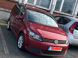 Rot Gebraucht 2014 VW Touran Van / Kleinbus | 8.499 € (Fairer Preis)