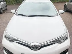 Weiß Gebraucht 2016 Toyota Auris Kombi | 6.950 € (Superpreis)