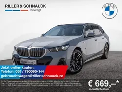 Brooklyn grey Gebraucht 2024 BMW 520 M Sport Kombi | 52.950 € (Superpreis)