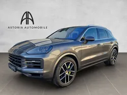 Quarzitgrau metallic Gebraucht 2023 Porsche Cayenne SUV | 89.990 €