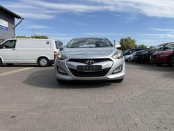 Sleek silver Gebraucht 2013 Hyundai i30 Edition Kleinwagen | 7.600 € (Fairer Preis)