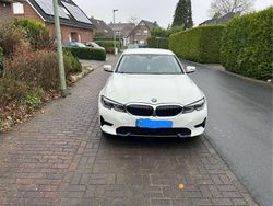 Weiß Gebraucht 2021 BMW 330e Sport Line Limousine | 27.500 € (Fairer Preis)