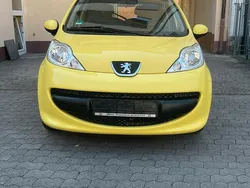 Gelb Gebraucht 2017 Peugeot 107 Kleinwagen | 3.499 €