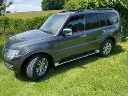 Grau Gebraucht 2016 Mitsubishi Pajero SUV | 31.800 € (Teuer)