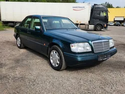 Grün Gebraucht 1995 Mercedes E300 Avantgarde Limousine | 10.900 €