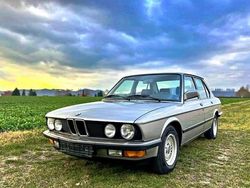 Grau Gebraucht 1987 BMW 520 Shadowline Limousine | 14.900 €