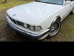 Weiß Gebraucht 1987 BMW 730 Limousine | 6.000 €