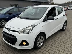 Weiß Gebraucht 2015 Hyundai i10 Classic Kleinwagen | 5.990 € (Etwas zu teuer)