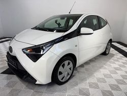 Weiß Gebraucht 2021 Toyota Aygo X-play Kleinwagen | 9.518 € (Guter Preis)