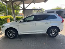 Weiß Gebraucht 2016 Volvo XC60 Ocean Race SUV | 21.900 € (Etwas zu teuer)