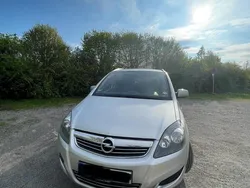 Grau Gebraucht 2013 Opel Zafira Van / Kleinbus | 3.950 € (Etwas zu teuer)