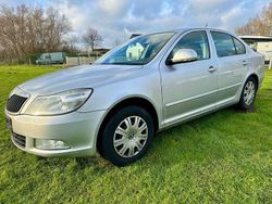 Silber Gebraucht 2012 Skoda Octavia Ambition Limousine | 2.500 € (Etwas zu teuer)
