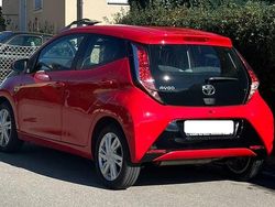 Rot Gebraucht 2017 Toyota Aygo X-play Kleinwagen | 8.500 € (Fairer Preis)
