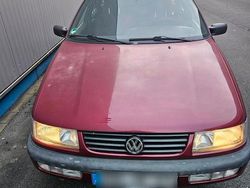 Rot Gebraucht 1994 VW Passat Kombi | 2.300 €