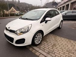 Weiß Gebraucht 2013 Kia Rio DREAM-TEAM Edition Limousine | 4.449 € (Fairer Preis)