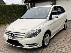 Weiß Gebraucht 2012 Mercedes B200 Van / Kleinbus | 10.550 € (Fairer Preis)
