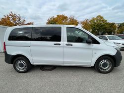 Weiß Gebraucht 2022 Mercedes Vito Van / Kleinbus | 23.990 €