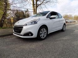 Weiß Gebraucht 2017 Peugeot 208 Active Kleinwagen | 5.999 € (Fairer Preis)