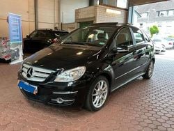 Kosmosschwarz metalliclack Gebraucht 2010 Mercedes B200 Van / Kleinbus | 8.499 € (Fairer Preis)